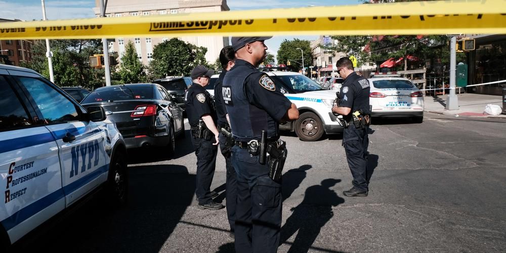 États-Unis – Trois morts et neuf blessés dans une fusillade à New York liée à des rivalités entre gangs