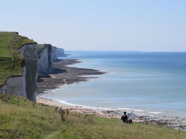 Tourisme durable en France : Comment les stations balnéaires s'adaptent aux défis climatiques de l'été 2026