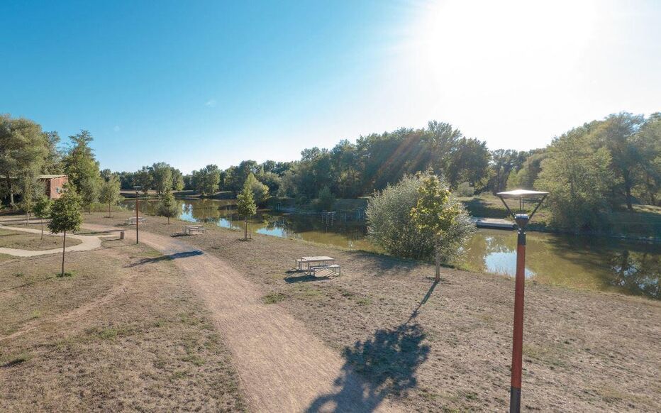 Un enfant de 7 ans noyé en colonie de vacances dans l’Allier : émotion nationale et enquête ouverte