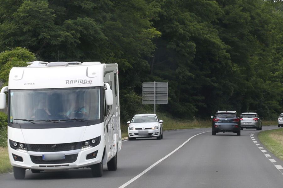 Marseille : les propriétaires font fuir les squatteurs d'une résidence