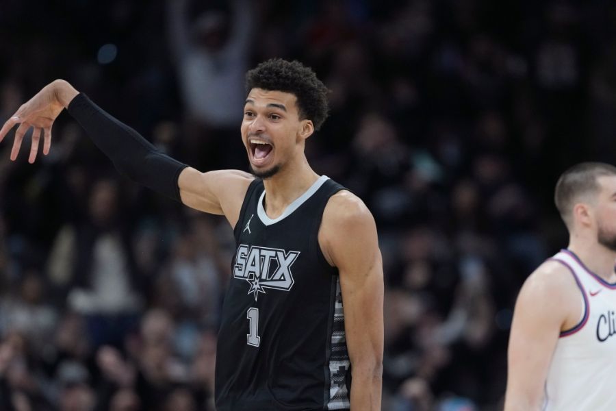 Wembanyama, Étoile Filante ou Constellation Durable ? Ses Débuts au Match des Étoiles Promettent un Avenir Lumineux