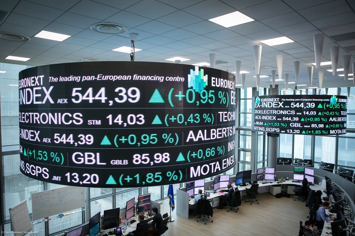 Le CAC 40 porté par Accor, Safran et Saint-Gobain : une hausse de 3,4 % sur la semaine, analyse des moteurs de la performance.