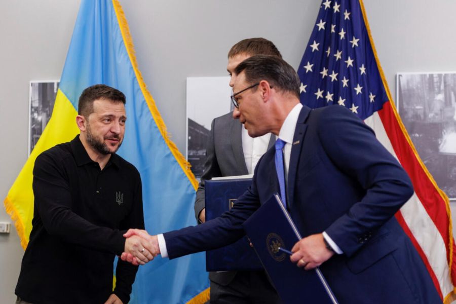 «Quelqu’un d’autre doit diriger le pays» : L'aveu de Washington sur Zelensky signe-t-il la fin d'un cycle ?