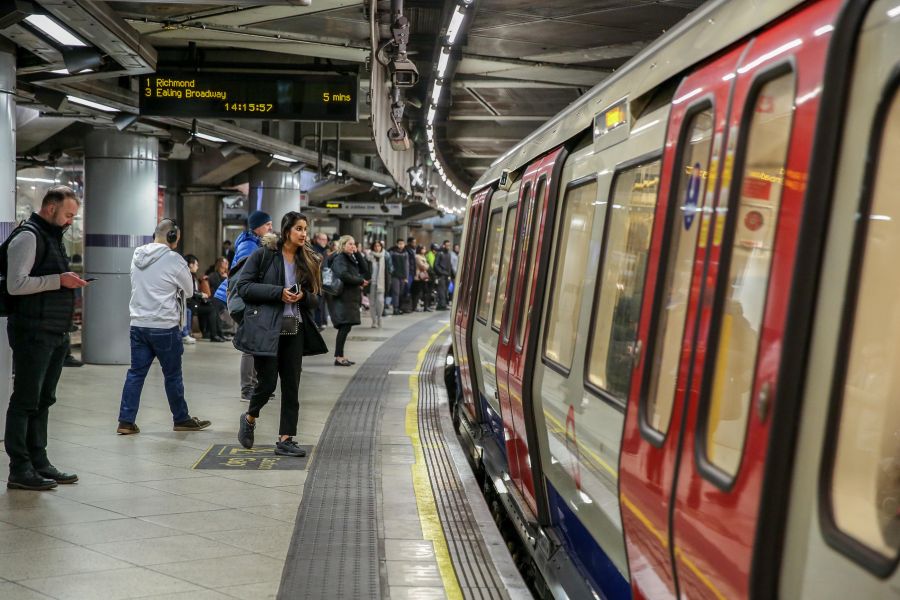 Royaume-Uni : Grève majeure du métro londonien – Entre revendications sociales et défi organisationnel, le réseau sous tension