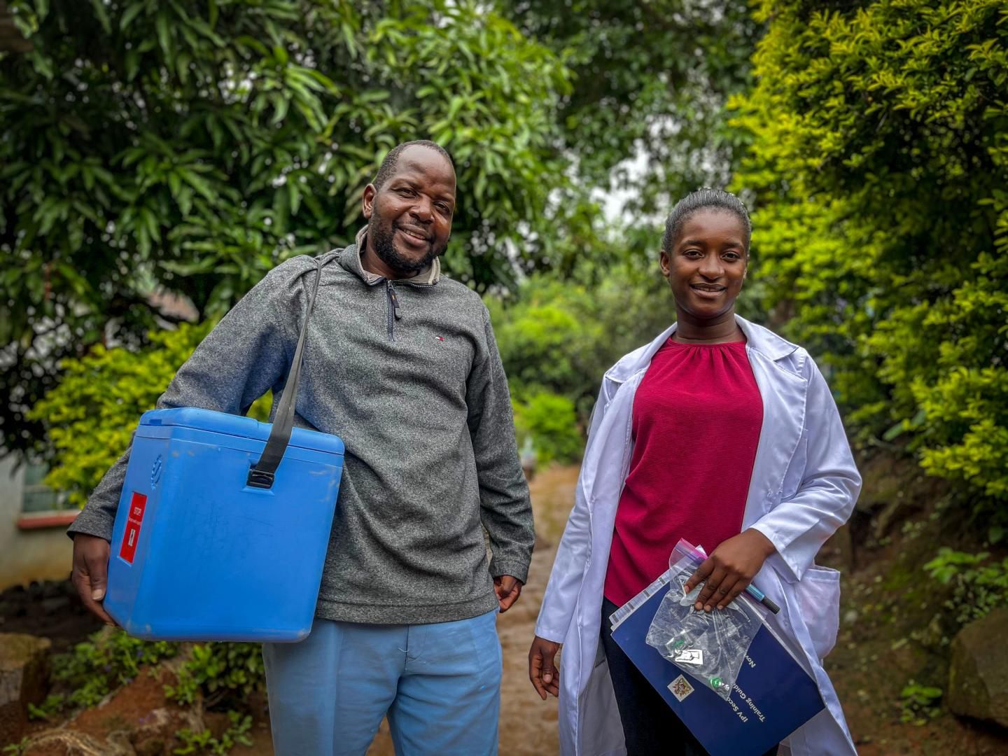 Shakira à Copacabana : "Todo Mundo no Rio" ou la diplomatie du show-business RIO DE JANEIRO – La plage de Copacabana s'apprête à vivre l'un des plus grands rassemblements musicaux de son histoire. Le projet "Todo Mundo no Rio" a officiellement confirmé la présence de la star colombienne Shakira pour un concert gratuit le 2 mai prochain. Selon les sondages publiés par El Globo ce 20 février, 74 % des Cariocas approuvent l'événement, malgré les débats sur l'usage des fonds publics. Un impact économique colossal L'organisation prévoit une affluence dépassant les 2,5 millions de personnes, surpassant le record établi par Madonna en 2024. Pour la ville de Rio, l'enjeu est financier : le concert devrait générer plus de 600 millions de réaux (environ 110 millions d'euros) pour l'économie locale. OMONDO.INFO souligne que ce modèle de "concert gratuit financé par le tourisme" devient un outil de soft-power pour le maire Eduardo Paes, transformant Rio en capitale mondiale du divertissement en plein air. Technologie et sécurité des foules Pour gérer une telle marée humaine, Rio déploie un dispositif de sécurité inédit utilisant l'IA. Un logiciel d'analyse vidéo et des capteurs thermiques surveilleront la densité de la foule en temps réel pour prévenir les mouvements de panique. Ce concert "Todo Mundo" n'est pas qu'une fête ; c'est un laboratoire de gestion urbaine pour les méga-événements de la décennie 2026-2036. Mots-clés SEO : Shakira Copacabana 2026, Todo Mundo no Rio, Concert gratuit Rio, Impact économique musique, Tourisme Brésil, Shakira Brasil, Événements Rio de Janeiro.