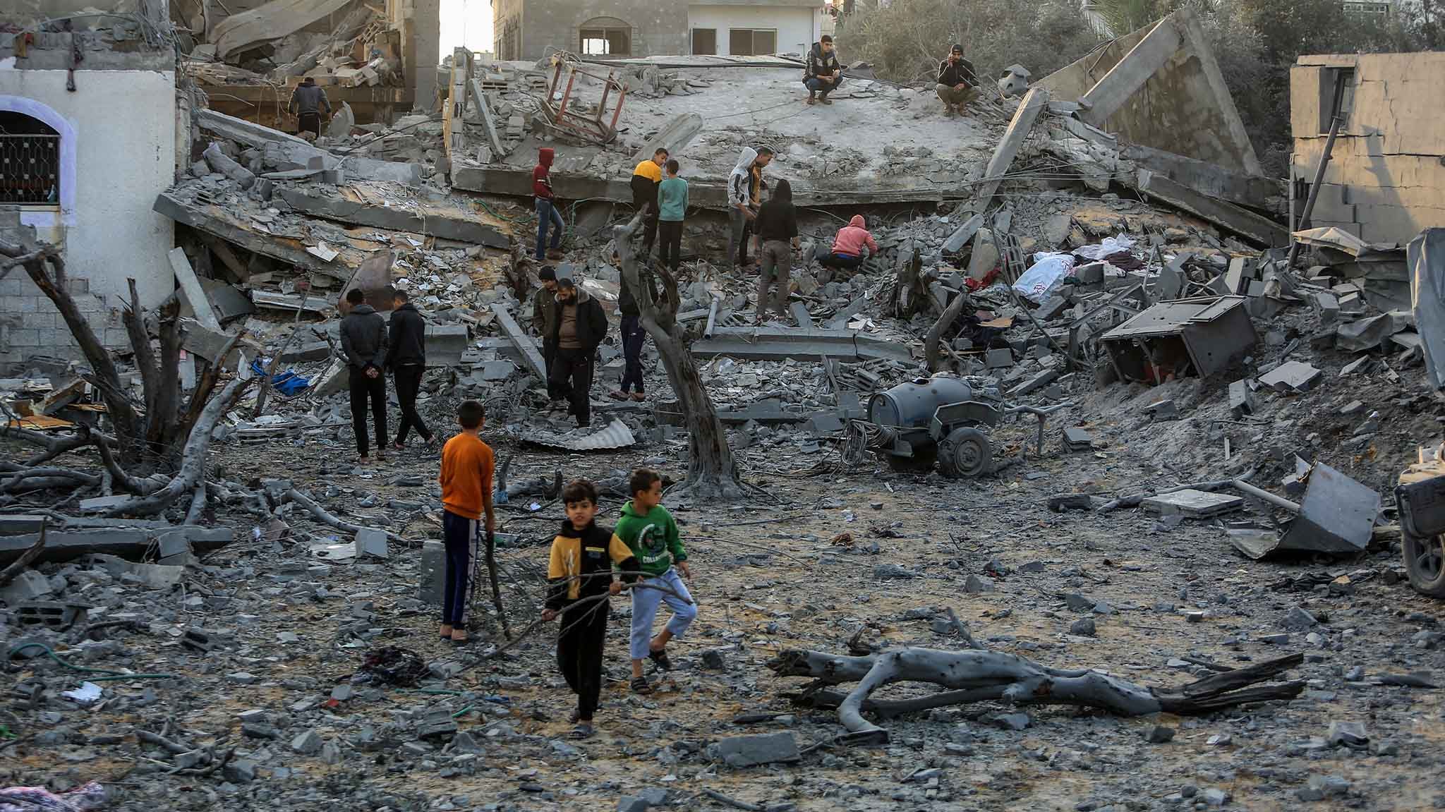 Gaza : une ONG suspend ses opérations après la mort de trois humanitaires, une tragédie qui révèle les dangers sur le terrain
