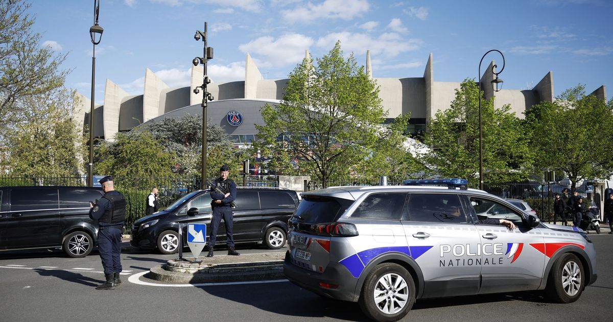 Dispositif Police à Paris : Les forces de l'ordre mobilisées sur les Champs-Élysées et autour du Parc des Princes
