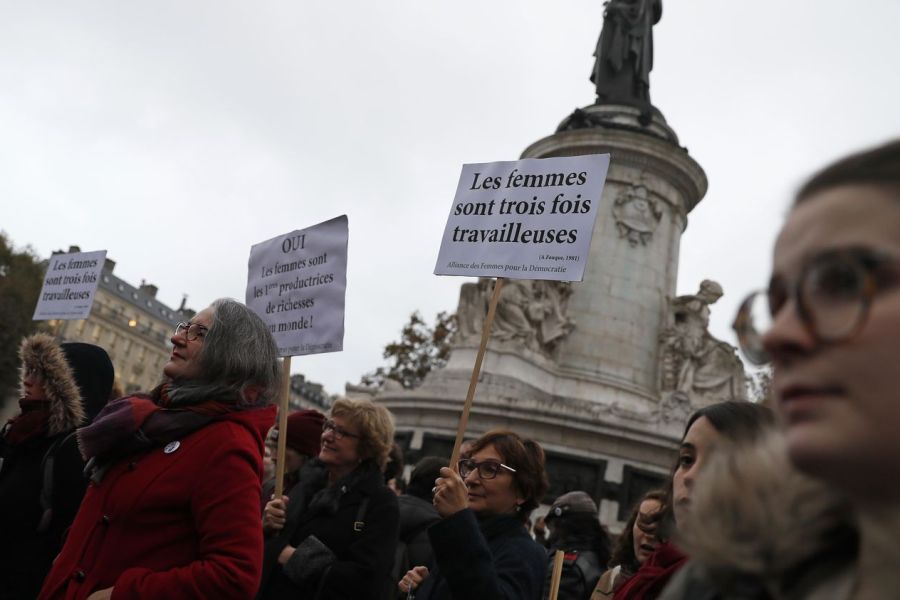 France : Plusieurs femmes manifestent à Paris à l'occasion de la JIF