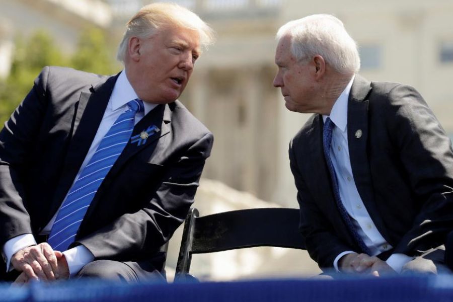 Donald Trump Poursuit le Ministère de la Justice pour "Persécution Politique"