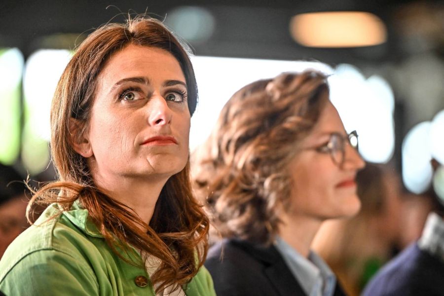 Crise interne chez les Verts après les européennes : échec électoral, gestion Tondelier, et fractures idéologiques.