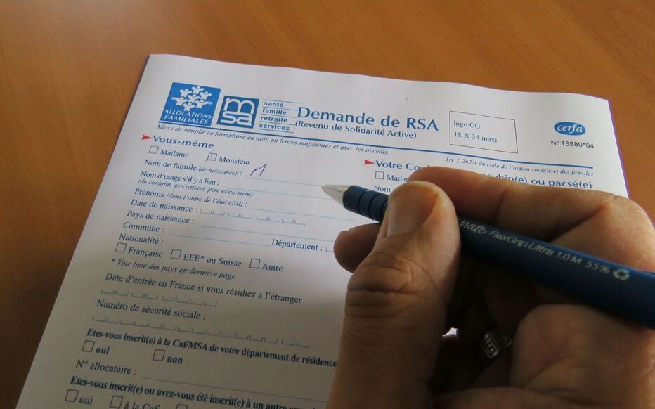 L'Allocation Sociale Unique : Une Réforme Structurelle à Haut Risque Politique et Social.