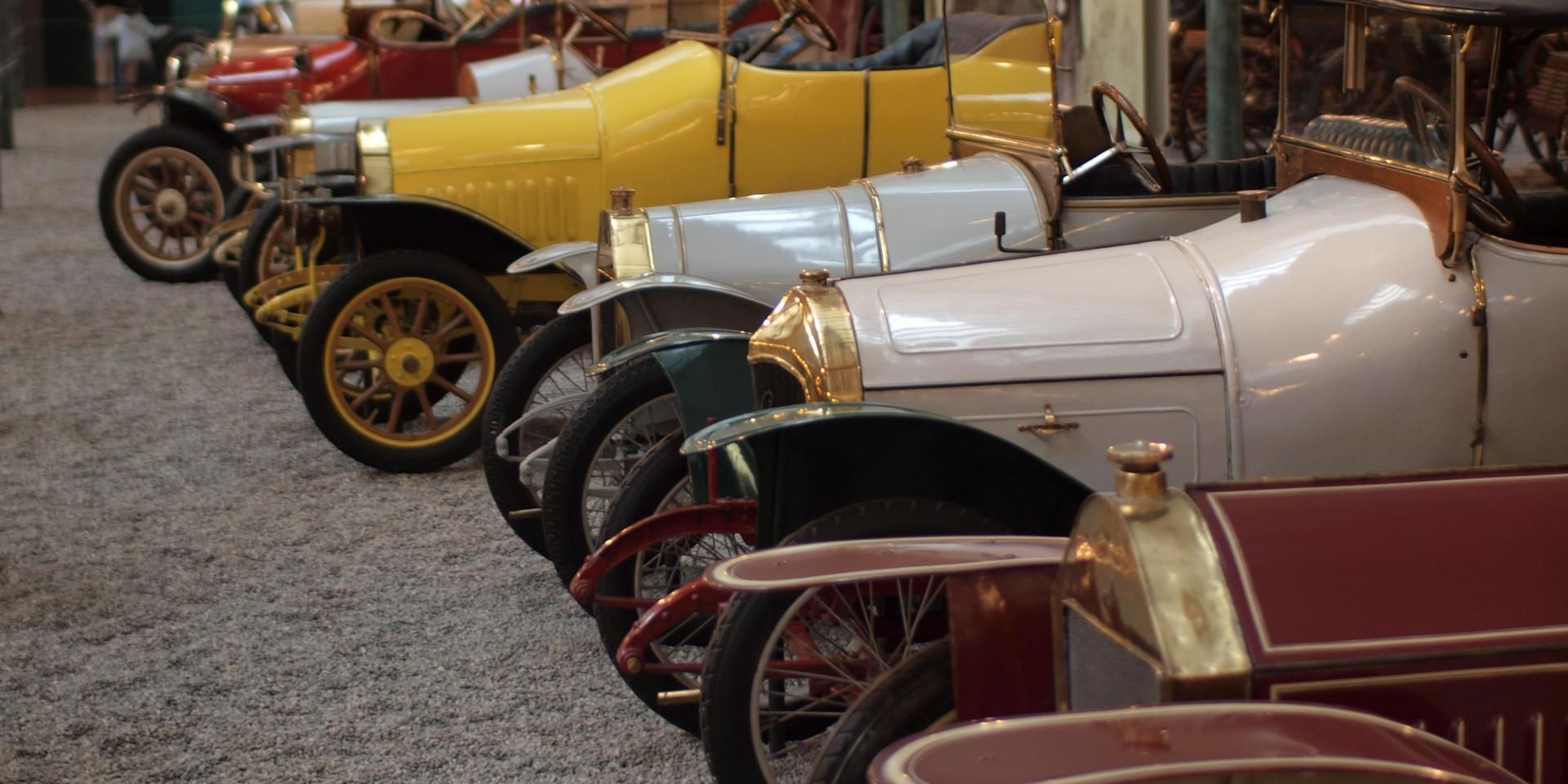 Le musée de l'automobile de Mulhouse entendre imaginer la voiture après la fin du thermique