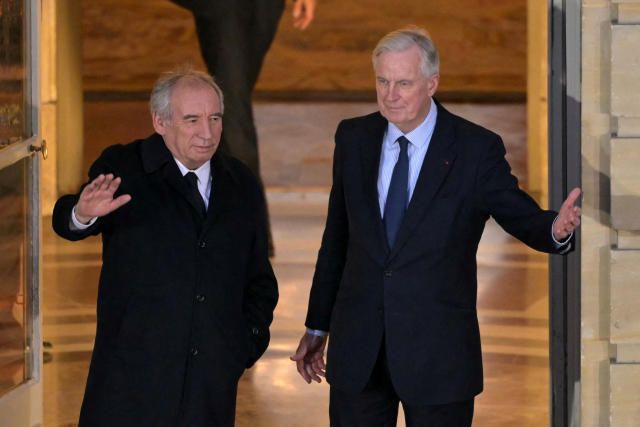 Passation de pouvoir à Matignon - Analyse politique des changements gouvernementaux