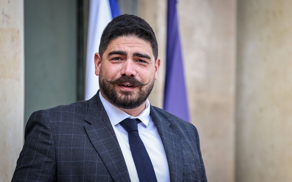 «Je rappelle que l’État prélève plus que tous les pays de l’OCDE» : le tacle de Guillaume Kasbarian avant de laisser sa place à la Fonction publique