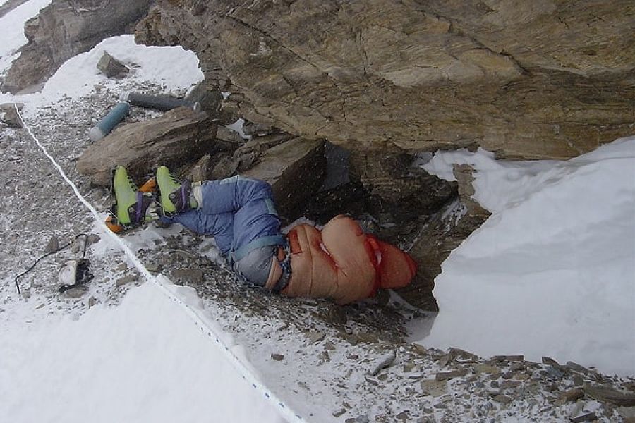 Effondrements du massif au Mont Blanc : la situation est grave, déjà un mort et 18 alpinistes impliqués