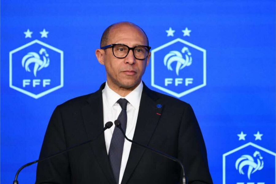 Foot : La FFF Alerte Darmanin - Comment Protéger les Arbitres de la Violence ?