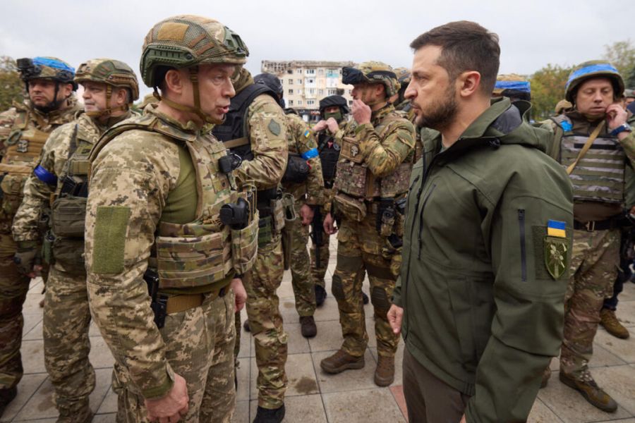 Guerre en Ukraine : l’offensive russe de printemps a « déjà commencé », met en garde le général Syrsky