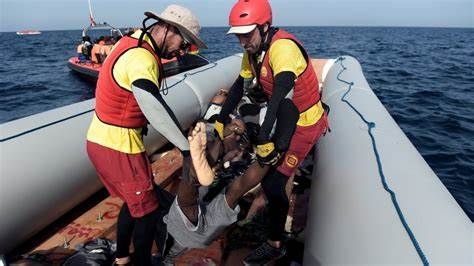 Contraints de passer par-dessus bord, quatre migrants décèdent au sud de l'Espagne