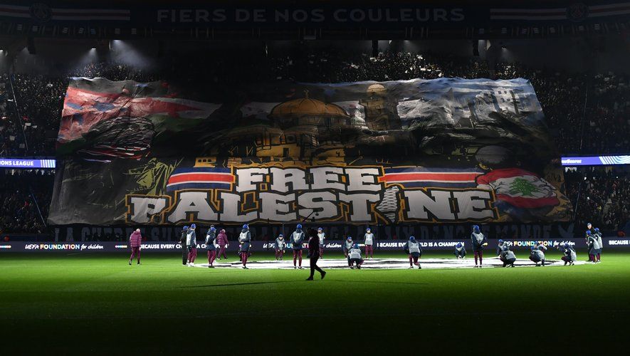 OMONDO SPORT - Tifo « Free Palestine » au Parc des Princes : Les dirigeants du PSG et de la FFF convoqués au ministère de l’Intérieur pour « s’expliquer »
