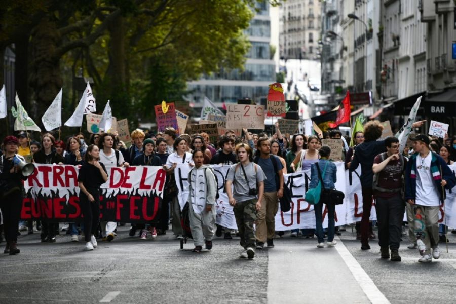 Paris : la jeunesse descend dans la rue pour réclamer une écologie de résultats