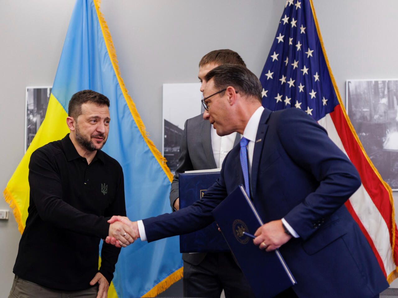 «Quelqu’un d’autre doit diriger le pays» : L'aveu de Washington sur Zelensky signe-t-il la fin d'un cycle ?