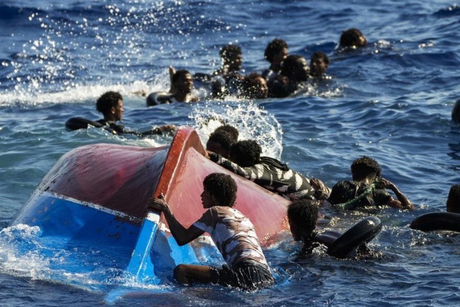 Crise migratoire au Sénégal : une pirogue échoue sur la plage de Malibu à Dakar, symbole d’un drame régional