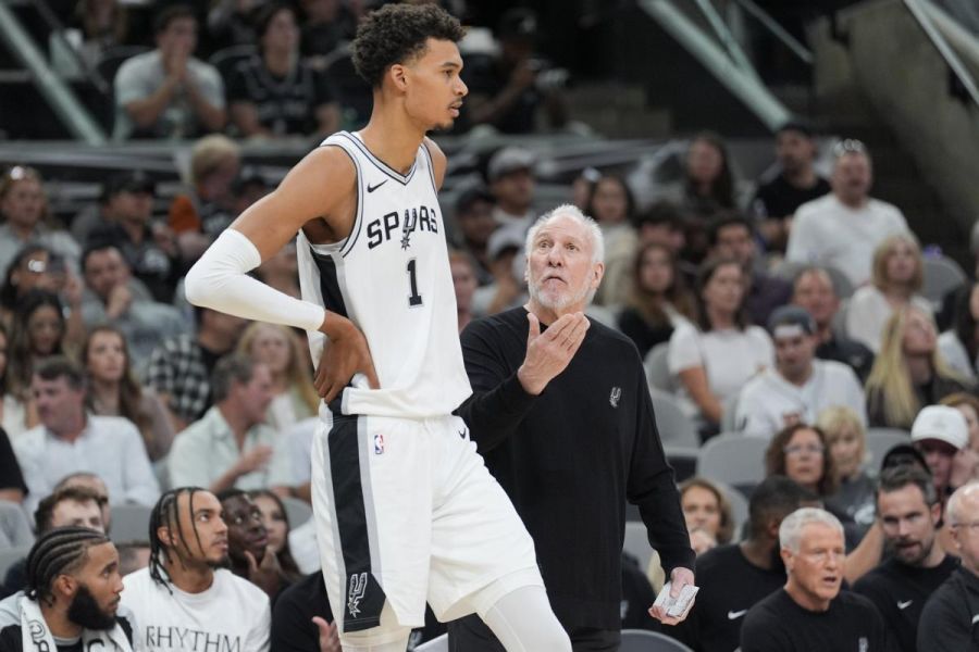 NBA : Popovich quitte les Spurs, Wembanyama lui rend hommage