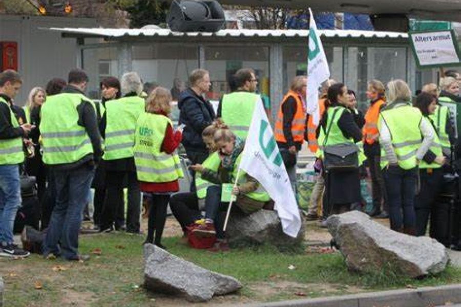 Des travailleurs protestent contre la fermeture des succursales de Postbank n Allemagne