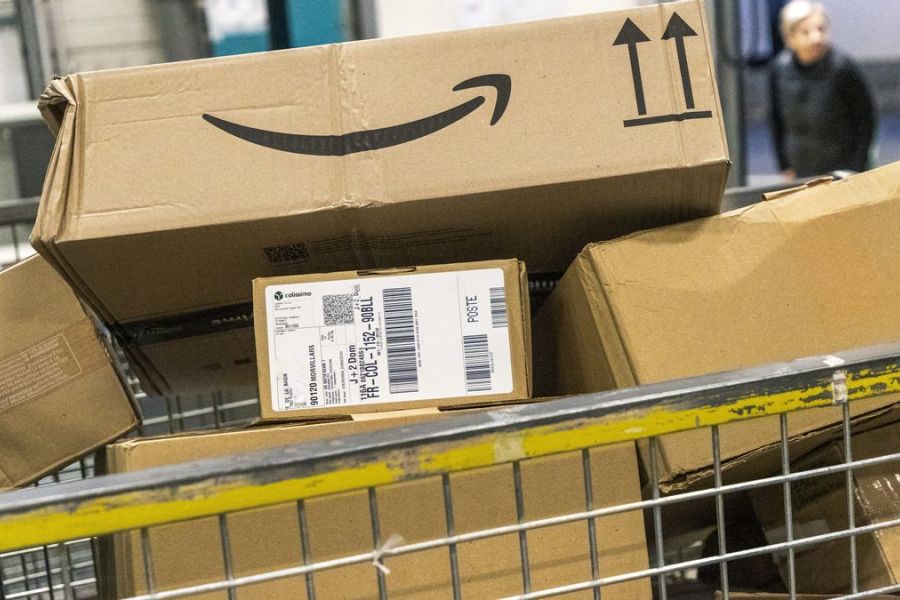 La Poste suspend ses envois de colis vers les États-Unis : une mondialisation en panne