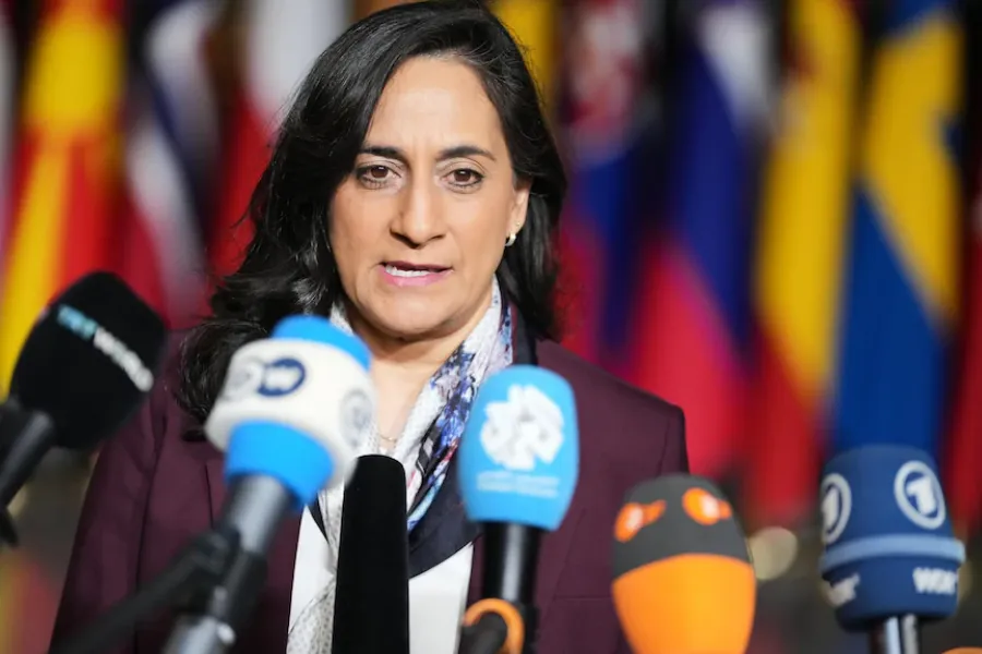 Diplomatie humanitaire : Anita Anand et le Cardinal Parolin au chevet de l'Ukraine au Vatican