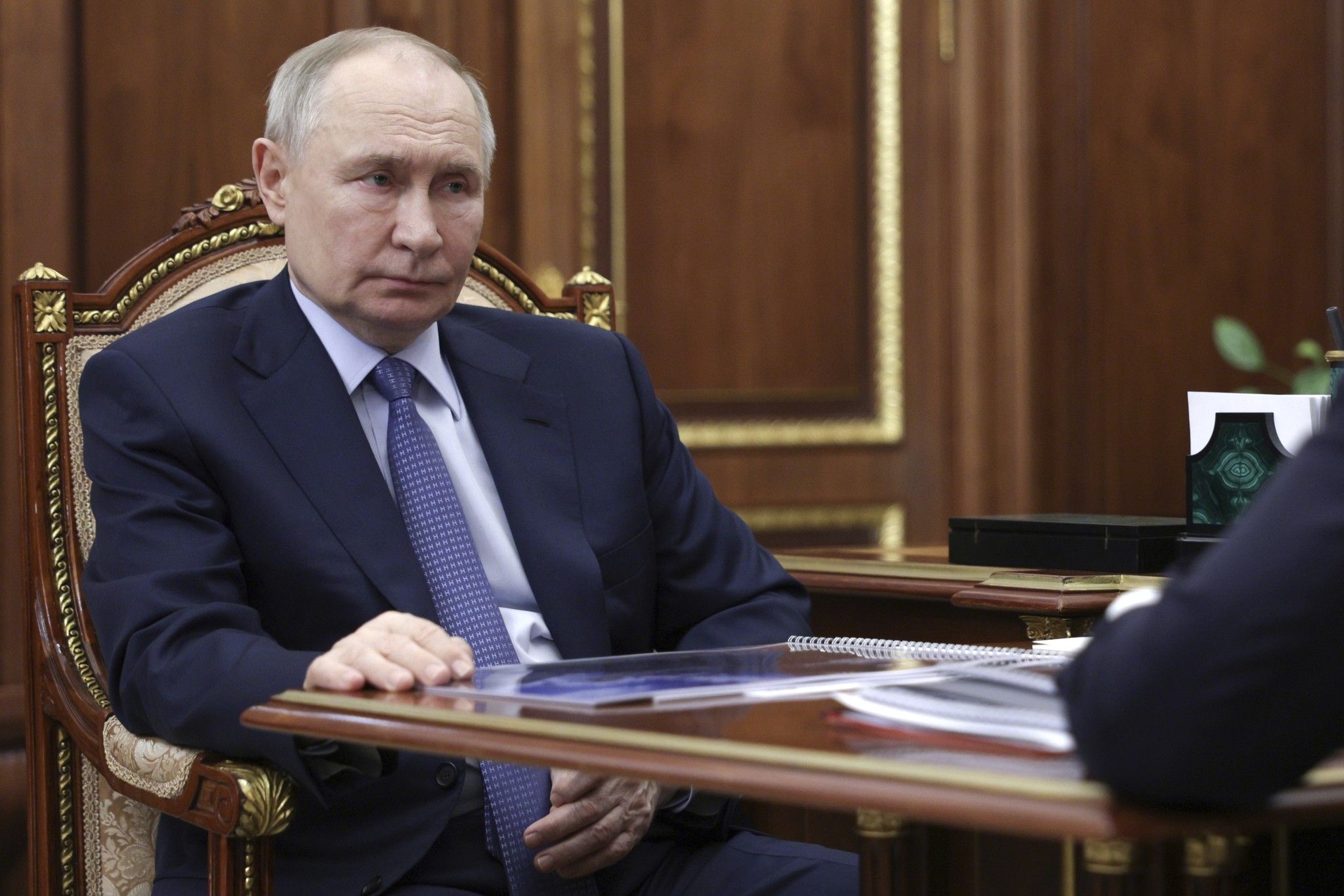 Poutine limoge le chef des forces terrestres russes avant les pourparlers d’Istanbul : un Kremlin sous tension