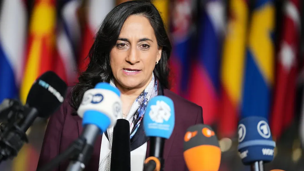 Diplomatie humanitaire : Anita Anand et le Cardinal Parolin au chevet de l'Ukraine au Vatican