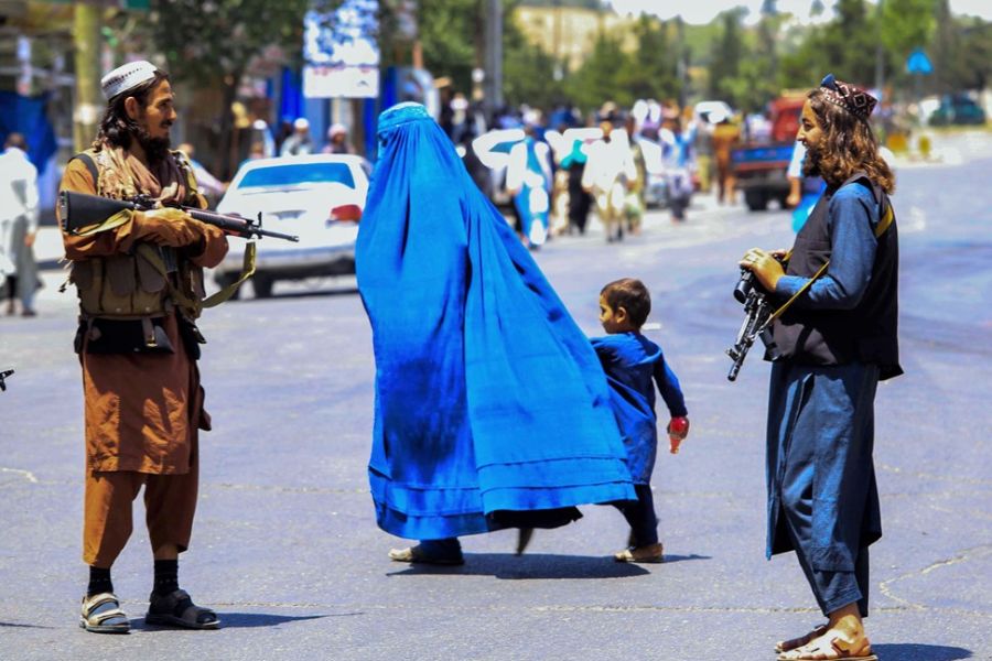 Le sort des femmes afghanes : entre humiliations, expulsions et dégradations de droits