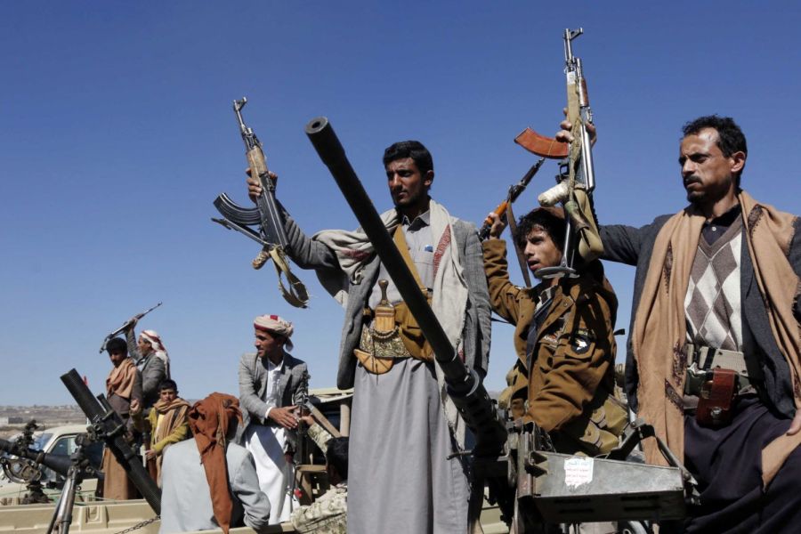 Yémen : frappes américaines contre des dépôts d'armes Houthis, escalade des tensions dans la région