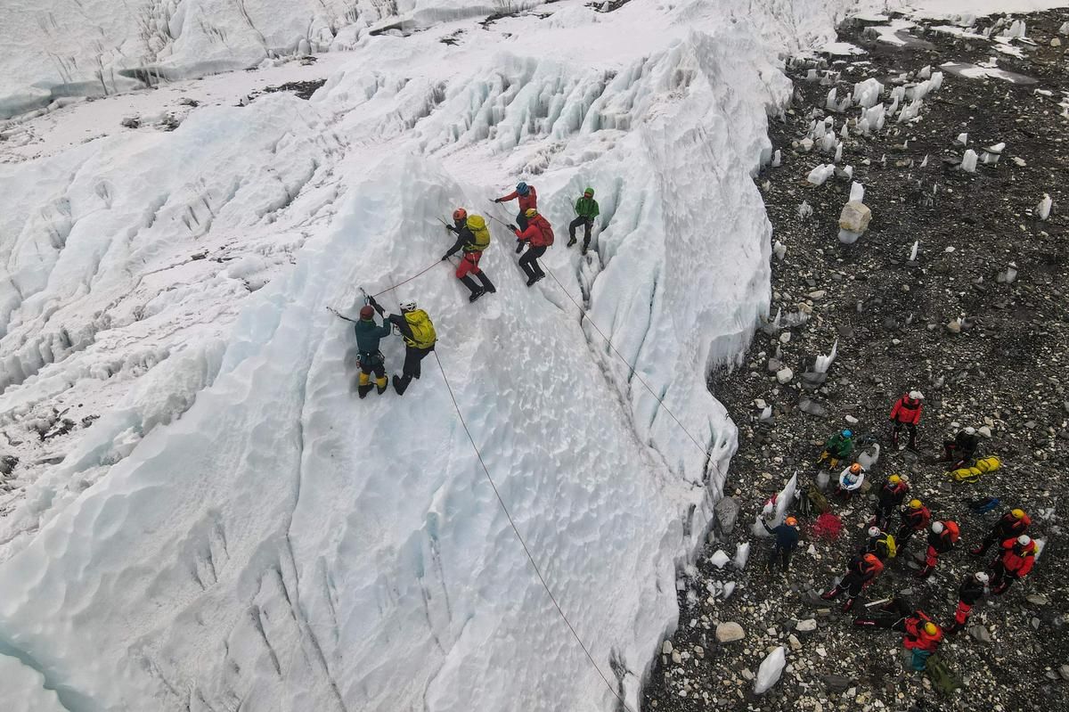 OMONDO MONTAGNE - Népal : Décès tragique d'un alpiniste slovaque après une ascension historique