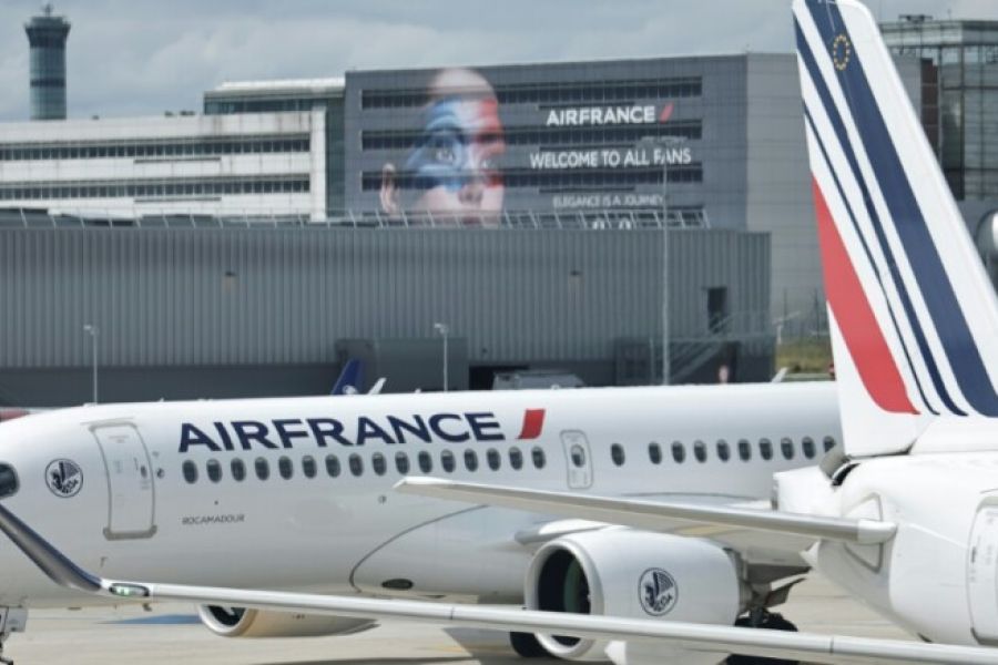 Les compagnies aériennes freinées par les taxes sur les billets d’avion, pression sur le gouvernement français pour alléger la fiscalité