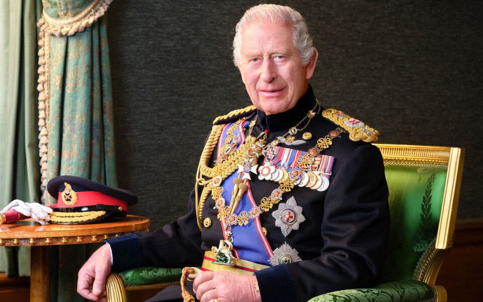 Gratuit : le nouveau portrait officiel de Charles III essuie un fiasco dans les administrations publiques