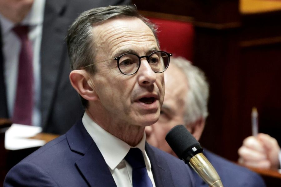 Guerre en Ukraine : Retailleau Prend ses Distances avec Fillon, la Droite Française Face à ses Divisions Internes et à l'Énigme Poutine