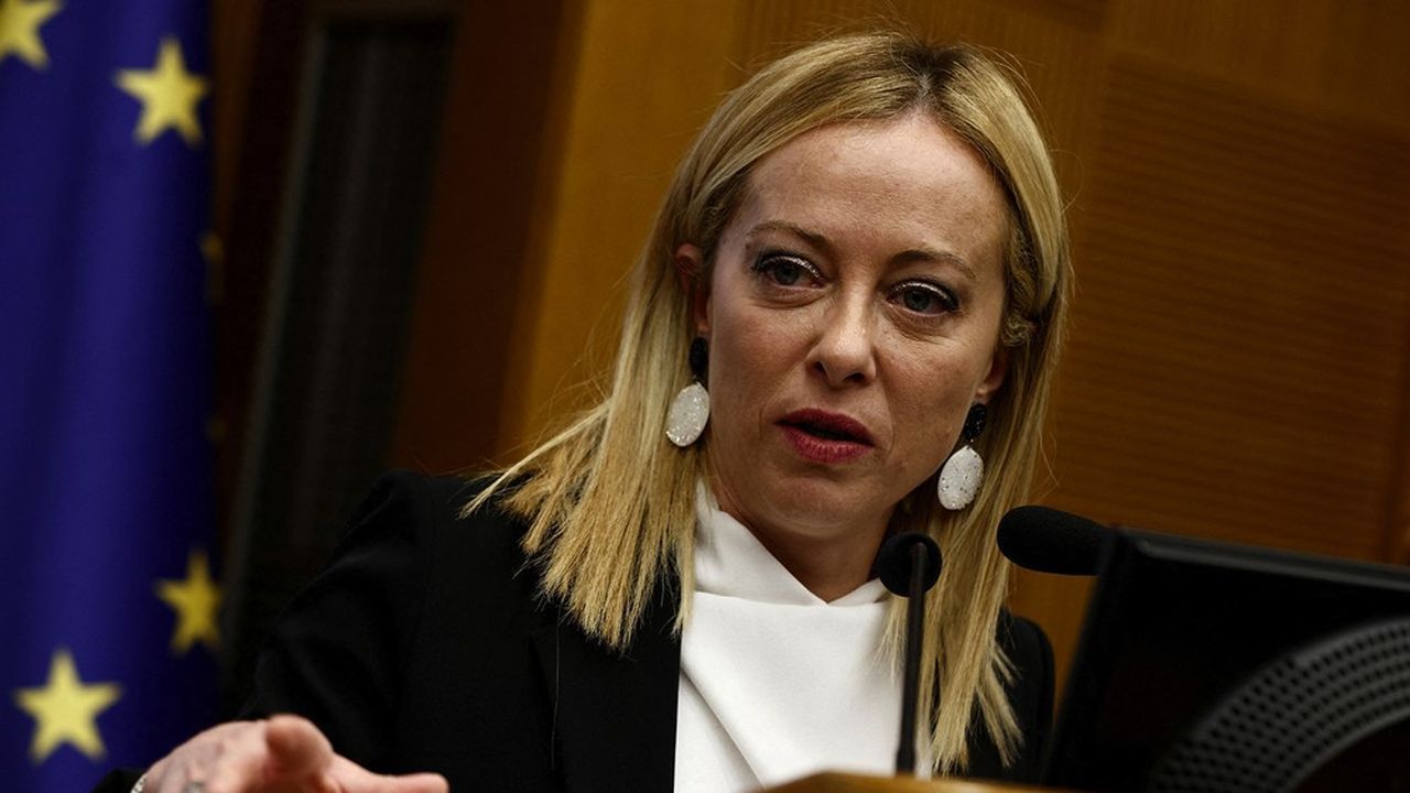 Meloni visite le chantier du centre en Albanie