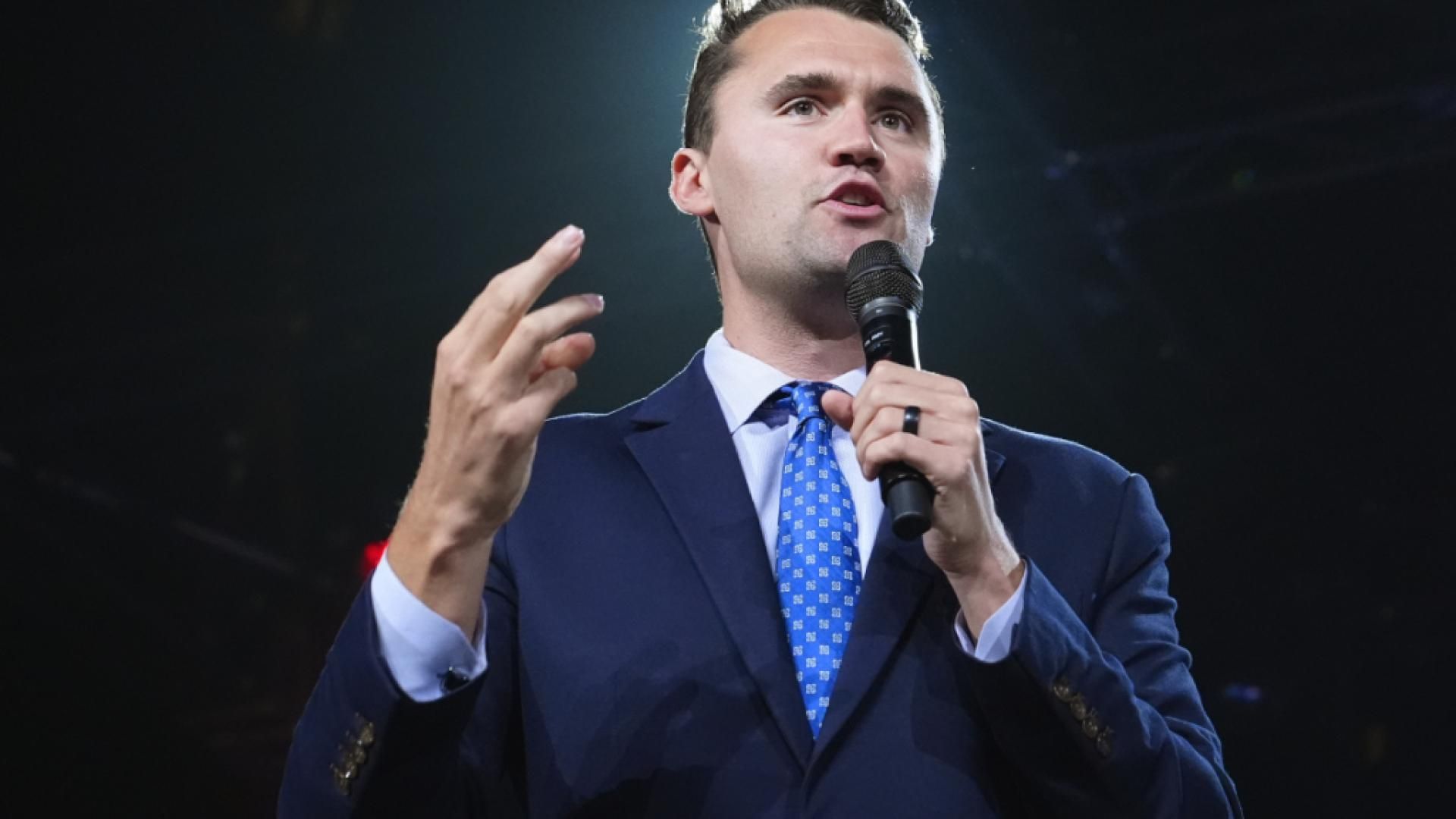 JD Vance se rend dans l’Utah au chevet de la famille de Charlie Kirk après l’assassinat de l’influenceur conservateur