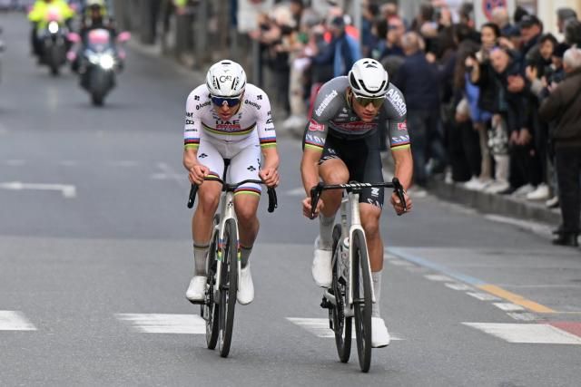 Tour des Flandres : Tadej Pogacar triomphe à nouveau et met en garde Van der Poel avant Paris-Roubaix