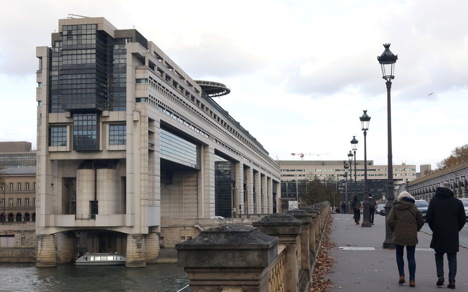 Déficit record : la dette française dépasse les 3 300 milliards d’euros