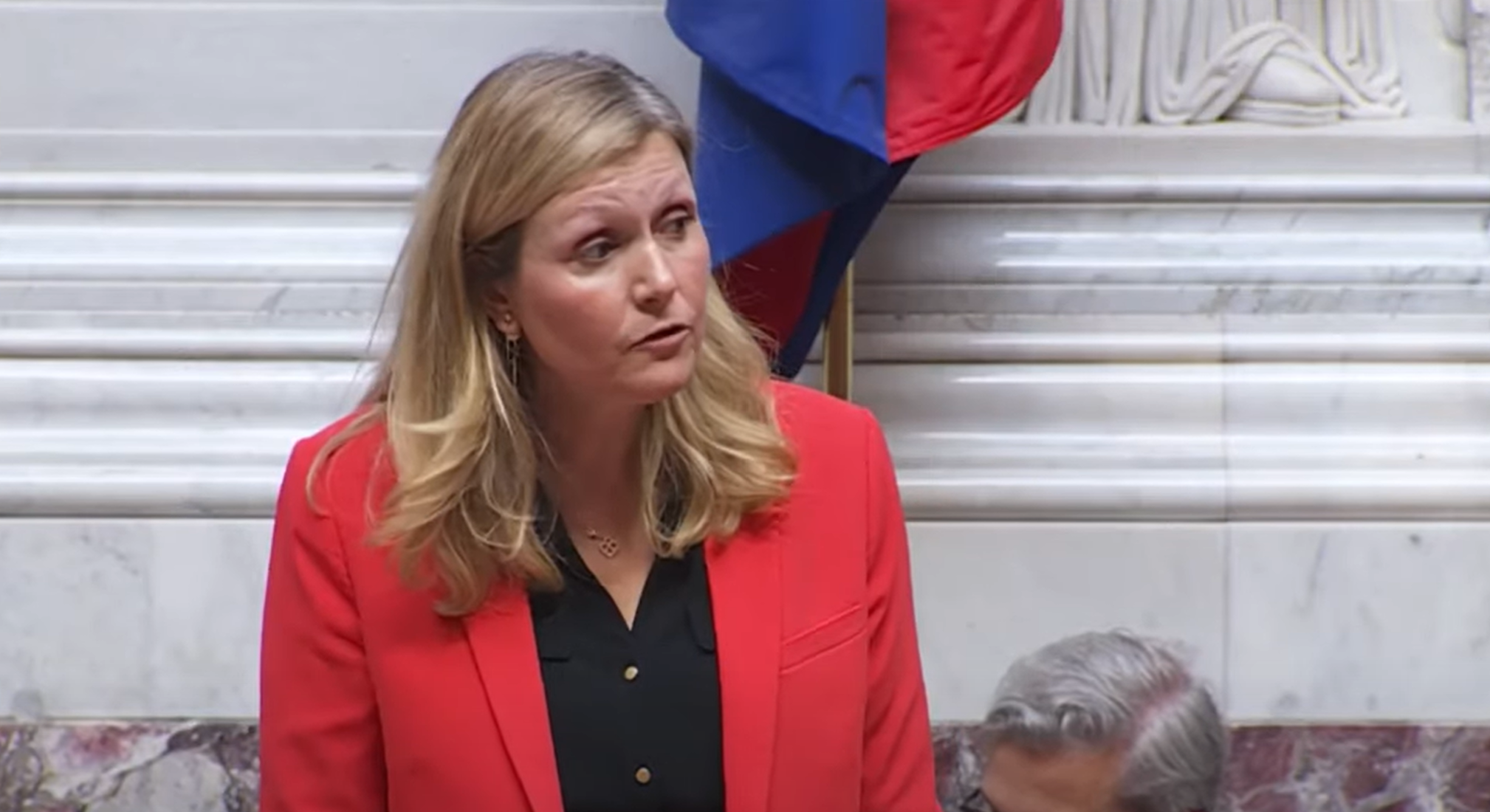 - Sommet sur l’IA : Yaël Braun-Pivet tente de démontrer l’inclusivité de l’IA Mistral face à la vision de Musk