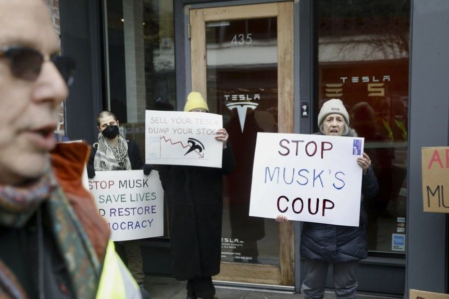 Tesla sous pression : manifestations à New York contre Elon Musk