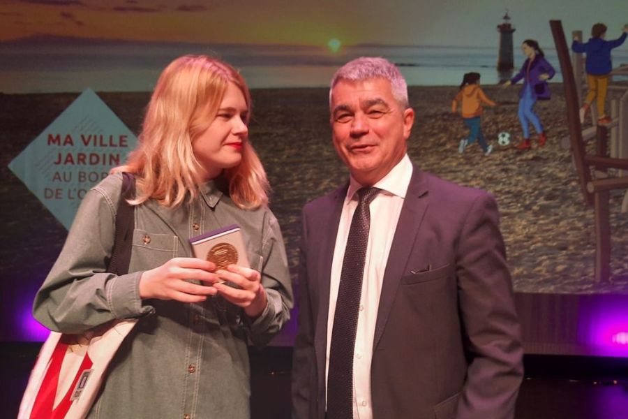 Zaho de Sagazan honorée par le maire de Saint-Nazaire