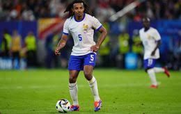 Jules Koundé Tire la Sonnette d'Alarme : "Le Football Court à sa Perte"