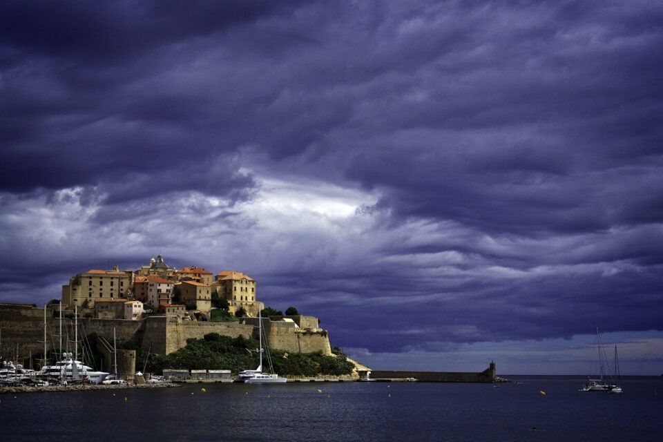 Dégradation orageuse majeure du 21 août 2026 : alerte rouge météo et dégâts dans le Sud-Est et en Corse