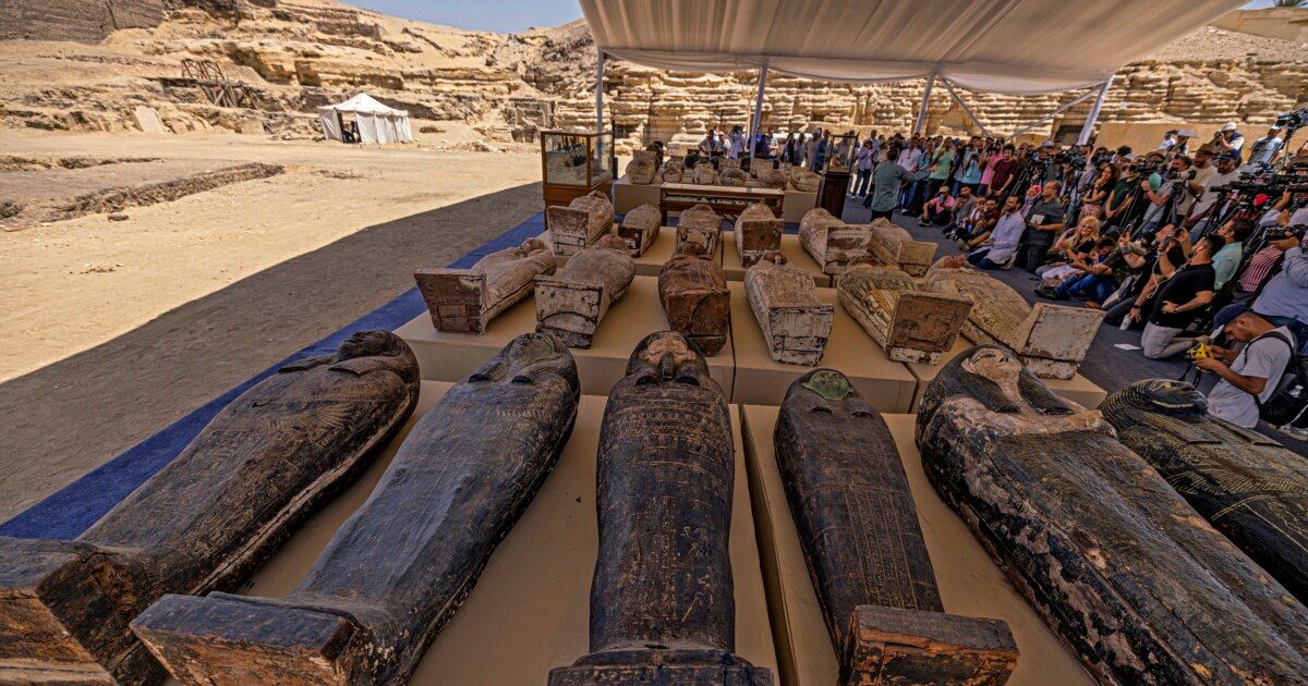 Recherches Archéologiques Majeures : Découverte d'une Nécropole Intacte à Saqqara
