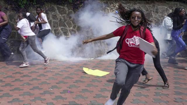 Kenya : répression d'une marche contre les féminicides par les forces de l'ordre