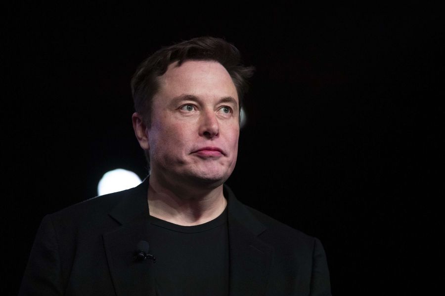 Elon Musk : Le Pari Risqué du Cavalier Seul et la Menace d'une Chute Spectaculaire
